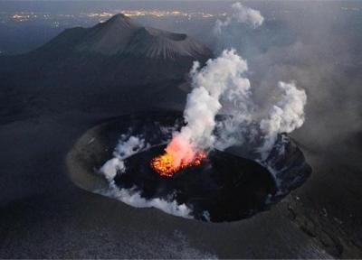فعالیت دو آتشفشان اندونزی موجب اختلال در پروازها شد