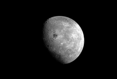 عکس ، فضاپیمای ناسا در نزدیک ترین فاصله از ماه