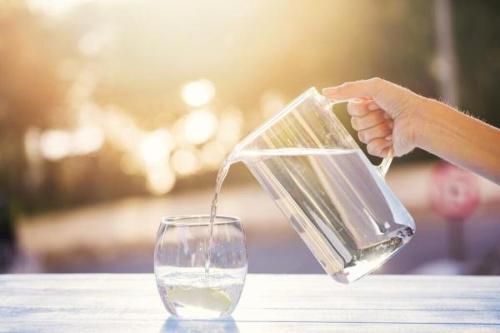 معجزه نوشیدن آب با معده خالی