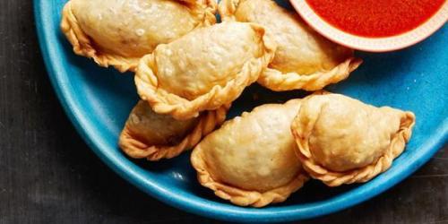 طرز تهیه پیراشکی با خمیر نانوایی ؛ یک شام دلپذیر و خوش طعم